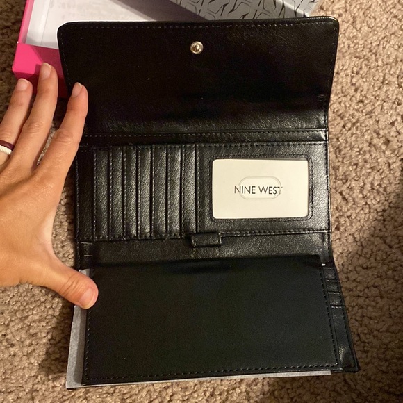 Wallet - Picture 3 of 7